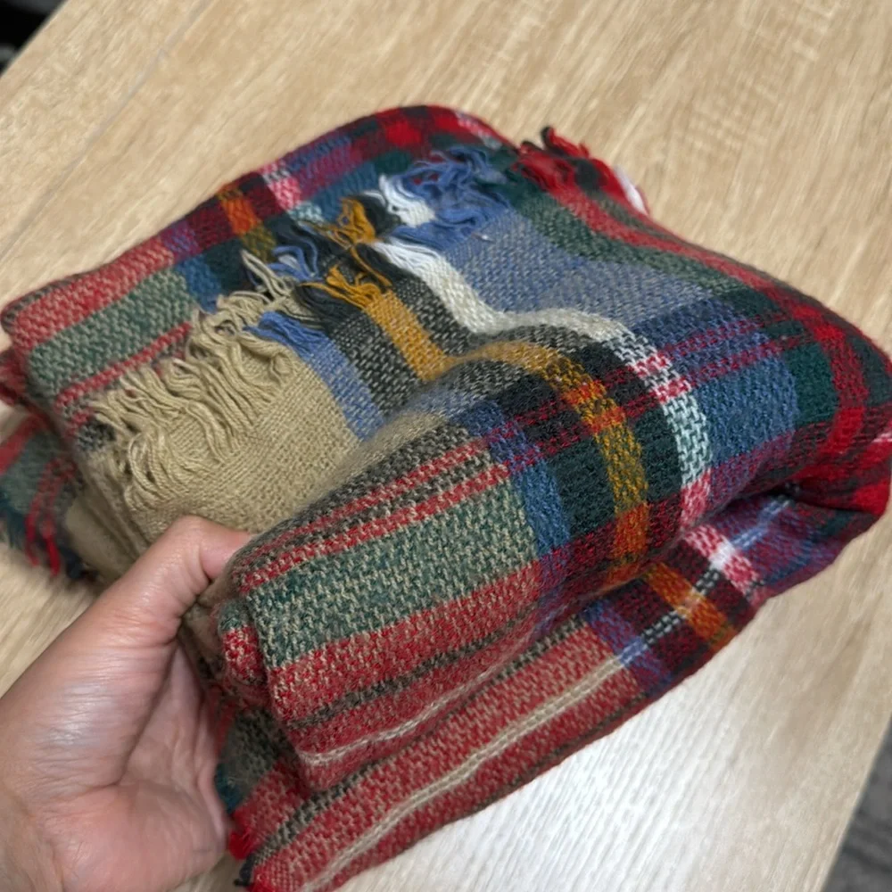 Nordstrom Rack Women’s Tartan Plaid Oversized Scarf Wrap Shawl Blanket - Picture 6 of 7